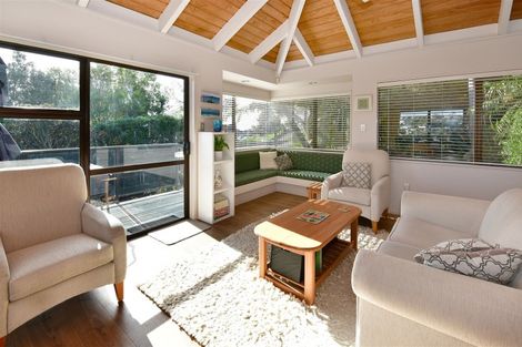 Photo of property in 29 Marellen Drive, Red Beach, 0932