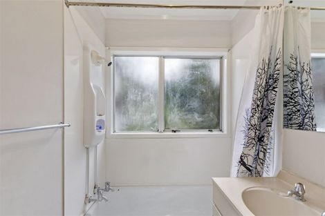 Photo of property in 1/3 Mcquoid Place, Glenfield, Auckland, 0629