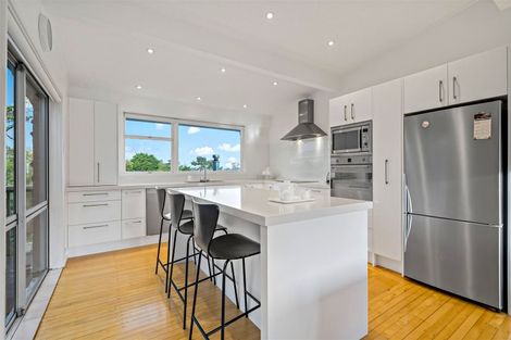 Photo of property in 17 Edgerton Road, Te Atatu Peninsula, Auckland, 0610