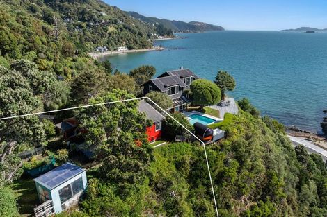 Photo of property in 2a Rangiuru Road, Mahina Bay, Lower Hutt, 5013
