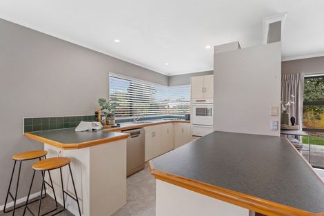 Photo of property in 23 Greenwood Place, Fitzherbert, Palmerston North, 4410