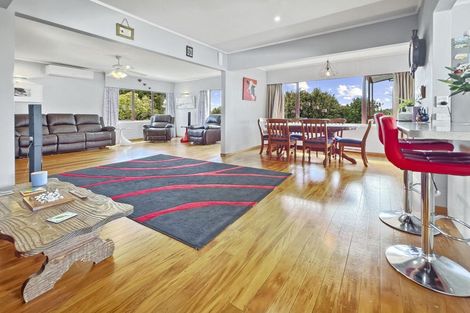 Photo of property in 12 Frank Place, Hillpark, Auckland, 2102