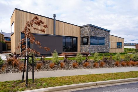 Photo of property in 72 Kirimoko Crescent, Wanaka, 9305
