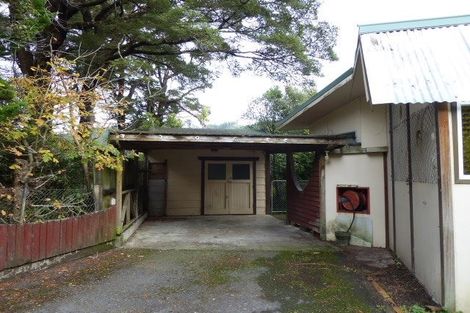 Photo of property in 48 Blue Mountains Road, Pinehaven, Upper Hutt, 5019