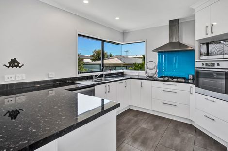 Photo of property in 44 Belt Road, Moturoa, New Plymouth, 4310