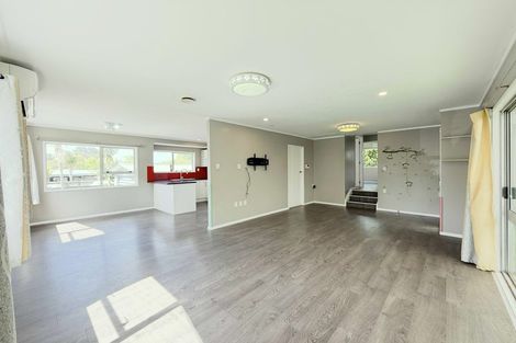 Photo of property in 9 Woodman Place, West Harbour, Auckland, 0618