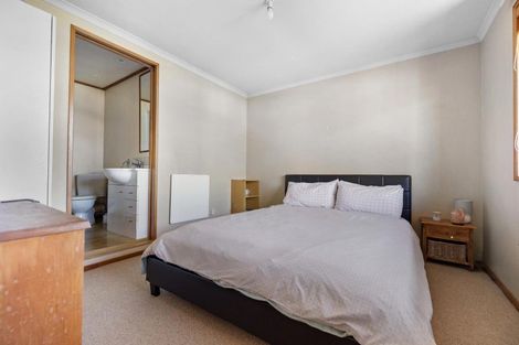 Photo of property in 48 Wynyard Crescent, Fernhill, Queenstown, 9300