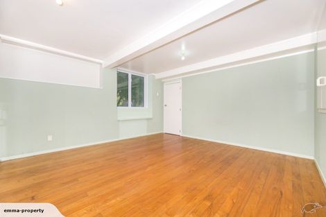 Photo of property in 5 Henderson Valley Road, Henderson, Auckland, 0612