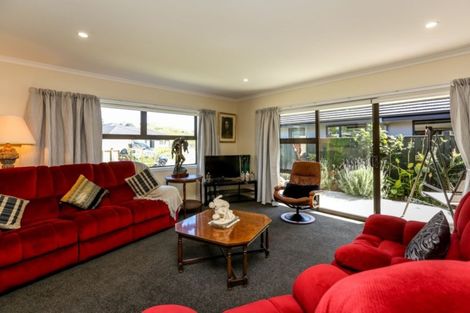 Photo of property in 44 Magnolia Drive, Westown, New Plymouth, 4310
