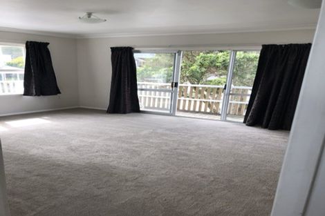 Photo of property in 6 Middlesex Place, Northland, Wellington, 6012