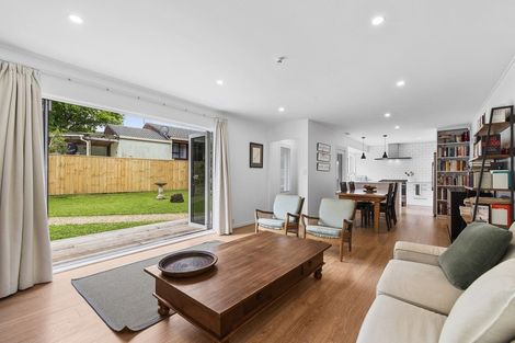 Photo of property in 4/203 Lake Road, Belmont, Auckland, 0622