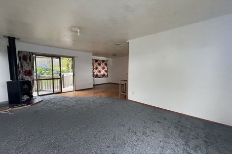 Photo of property in 10 Magdalen Place, West Harbour, Auckland, 0618