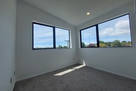 Photo of property in 1/122 Archibald Road, Kelston, Auckland, 0602