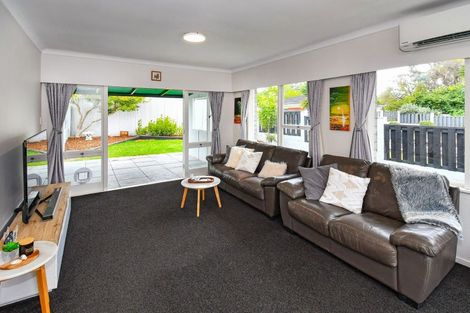 Photo of property in 2/5 Ashdown Place, Pahurehure, Papakura, 2113