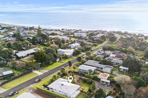 Photo of property in 37 Mcfarlane Street, Oakura, 4314