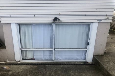 Photo of property in 32a Bancroft Terrace, Newlands, Wellington, 6037