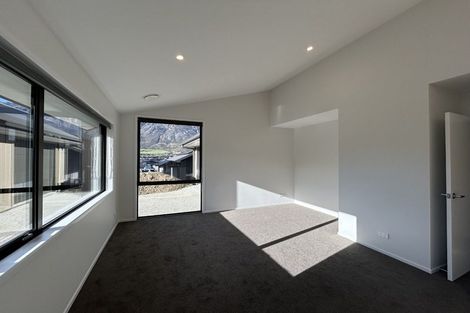 Photo of property in 10 Friesian Close, Jacks Point, 9371