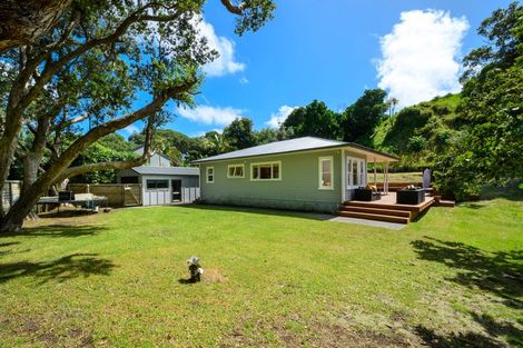 Photo of property in 379 Motutara Road, Muriwai, Waimauku, 0881