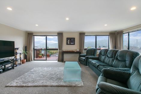 Photo of property in 10 Thomas Hamer Place, Greenhithe, Auckland, 0632