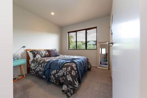 Photo of property in 27 De Val Drive, Titirangi, Auckland, 0604