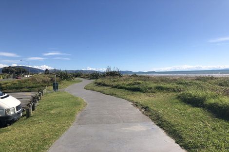 Photo of property in 17 Bluegum Road, Paraparaumu Beach, Paraparaumu, 5032