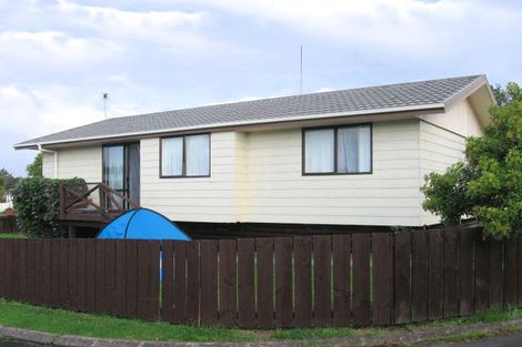 Photo of property in 17 Glen Close, Glen Eden, Auckland, 0602