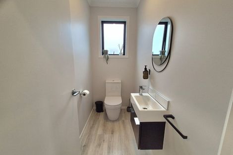 Photo of property in 60 Mawai Hakona Drive, Wallaceville, Upper Hutt, 5018