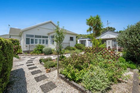 Photo of property in 154 Te Kanae Road, South Head, Helensville, 0874