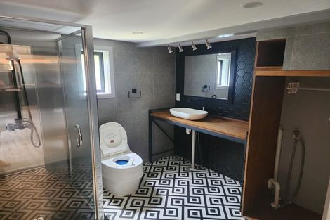 Photo of property in 1/2 Heathcote Road, Castor Bay, Auckland, 0620