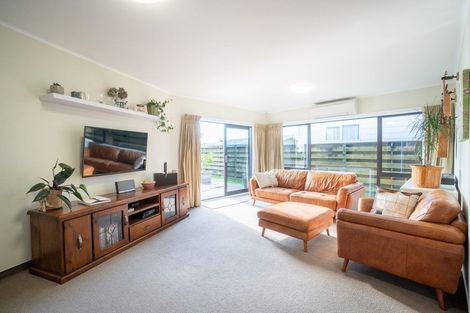 Photo of property in 15 Raglan Avenue, Cloverlea, Palmerston North, 4412