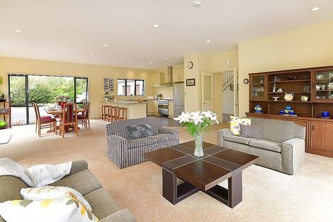 Photo of property in 15 Koraha Road, Kumeu, 0892