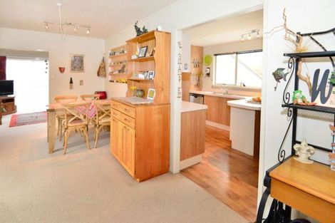 Photo of property in 5 Peterhouse Place, West Harbour, Auckland, 0618