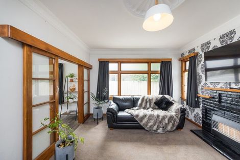 Photo of property in 19 Featherston Street, Takaro, Palmerston North, 4412
