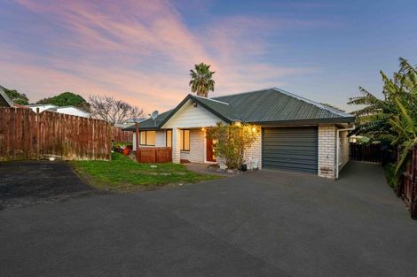 Photo of property in 2/19 Wai Iti Place, Clendon Park, Auckland, 2103