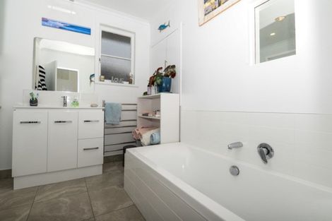 Photo of property in 92 Dinsdale Road, Dinsdale, Hamilton, 3204