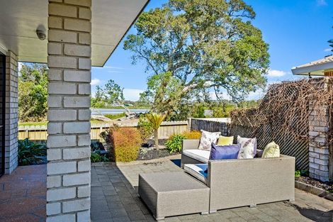 Photo of property in 22 Settlers Grove, Orewa, 0931