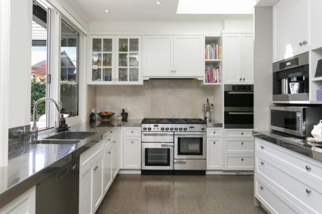 Photo of property in 21 Pukenamu Road, Rainbow Point, Taupo, 3330