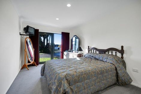 Photo of property in 3 Karina Road, Merrilands, New Plymouth, 4312