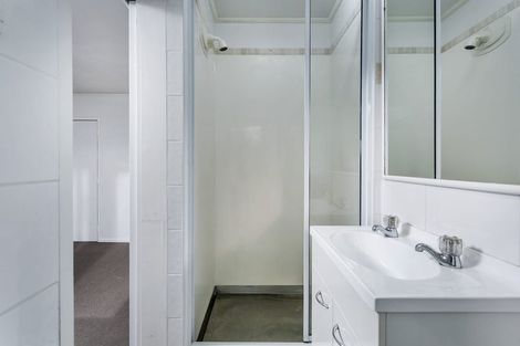 Photo of property in 2/4 Coronation Road, Glenfield, Auckland, 0627