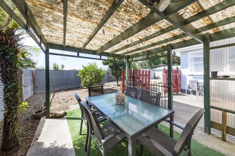 Photo of property in 17 Tararua Terrace, Cloverlea, Palmerston North, 4412