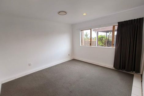 Photo of property in 112 Whangaparaoa Road, Red Beach, 0932