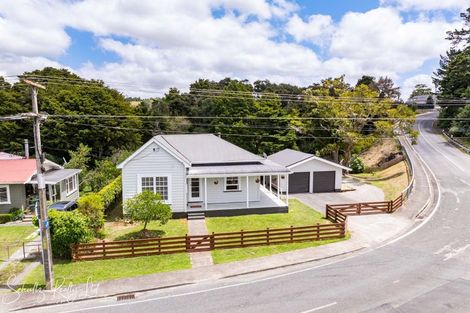 Photo of property in 17 Franklin Road, Paparoa, 0571