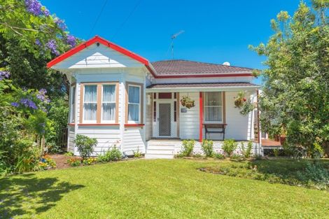 Photo of property in 21 Weraroa Road, Waverley, 4510