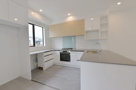 Photo of property in 43c Fitzherbert Avenue, West Harbour, Auckland, 0618