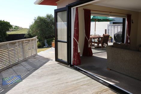 Photo of property in 14 Andresen Street, Foxton Beach, Foxton, 4815