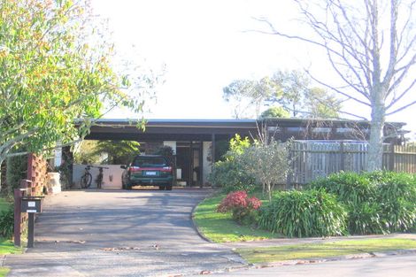 Photo of property in 15 Mcinnes Place, Queenwood, Hamilton, 3210