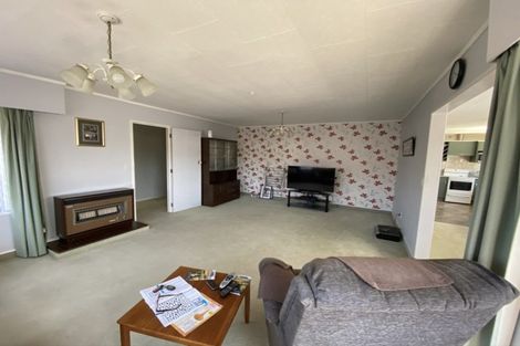 Photo of property in 16 Matai Place, Hawera, 4610