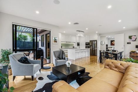 Photo of property in 34a Lyons Avenue, Murrays Bay, Auckland, 0630