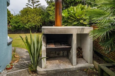 Photo of property in 27 Main Road, Titahi Bay, Porirua, 5022