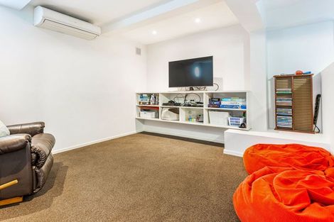 Photo of property in 15 Divich Avenue, Te Atatu South, Auckland, 0610